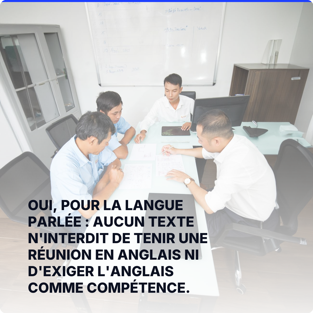 Oui, pour la langue parlée : aucun texte n'interdit de tenir une réunion en anglais ni d'exiger l'anglais comme compétence.