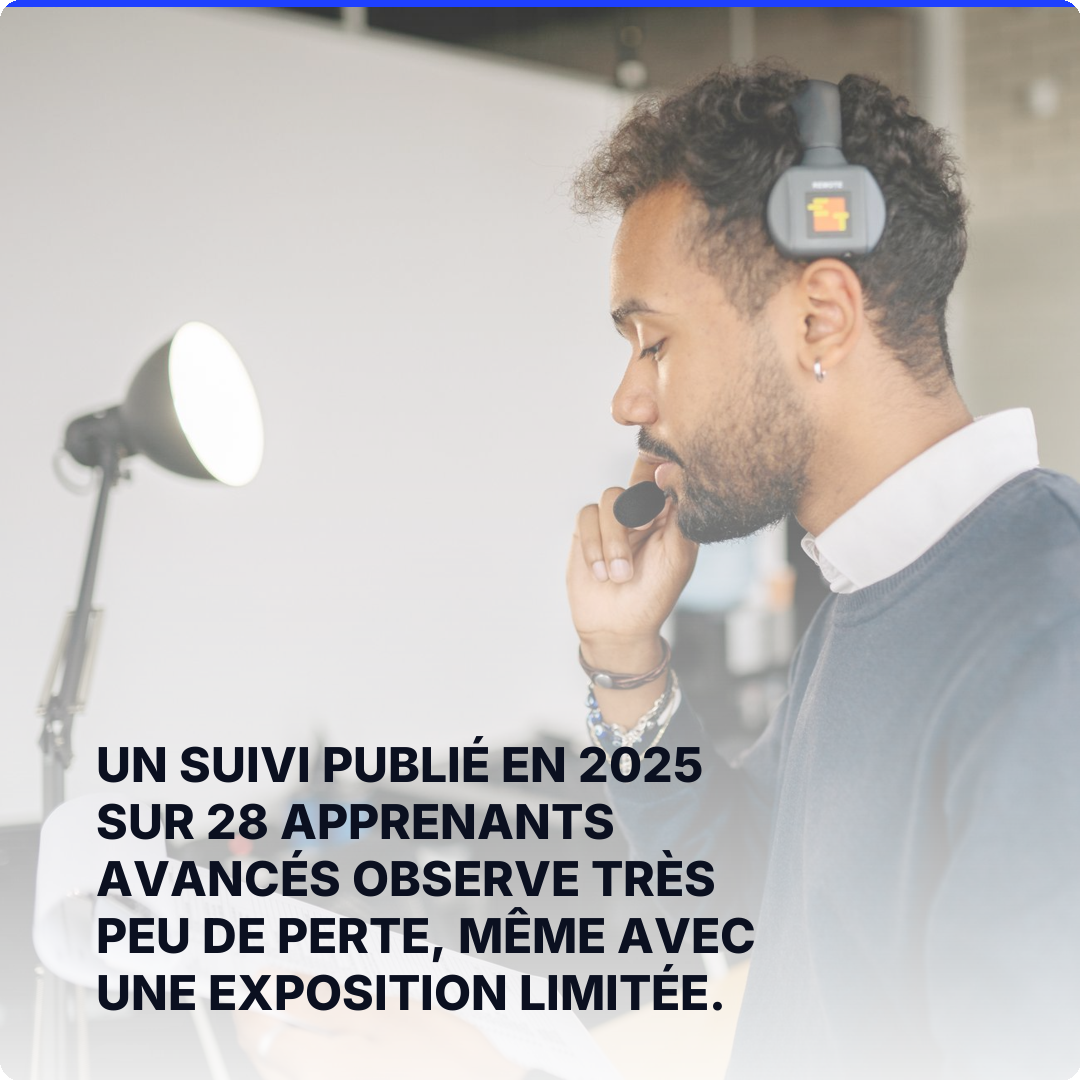 Un suivi publié en 2025 sur 28 apprenants avancés observe très peu de perte, même avec une exposition limitée.